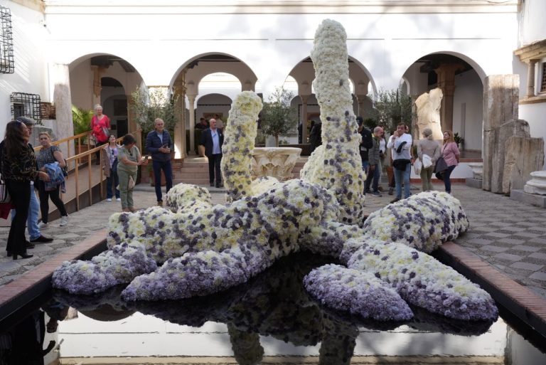 El lituano Tadao Cern gana en Córdoba Flora 2023 por su instalación en el patio del Arqueológico