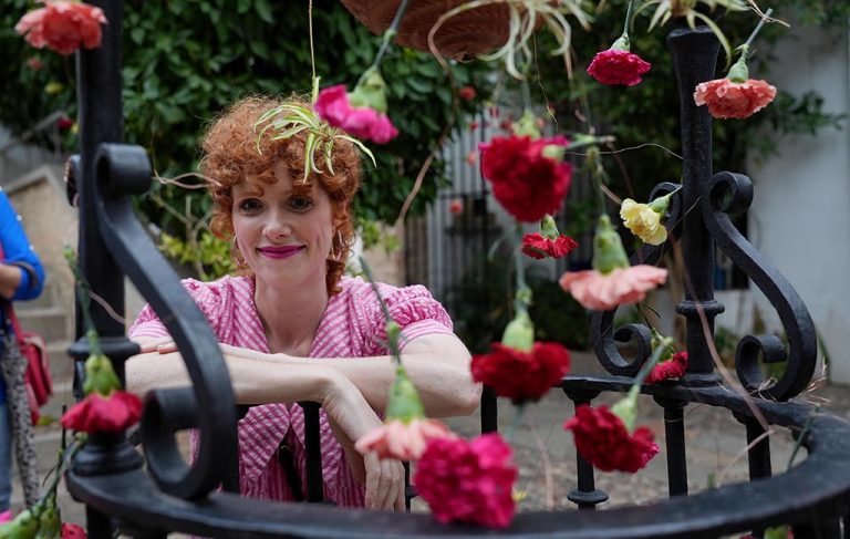 La británica Harriet Parry siembra de inigualables guirnaldas la edición 2013 de Flora en Córdoba