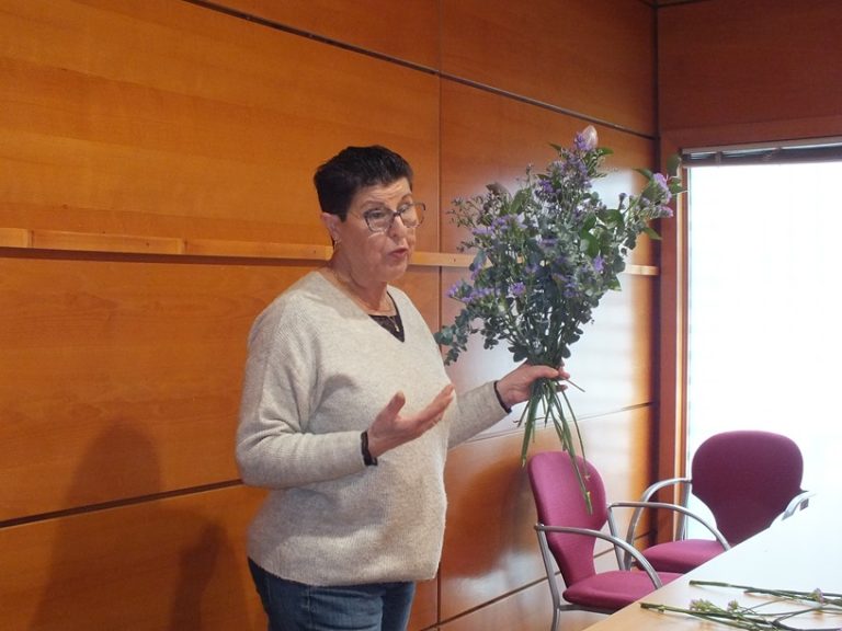 Los Amigos del Botánico aprenden cómo hacer espectaculares ramos de flores