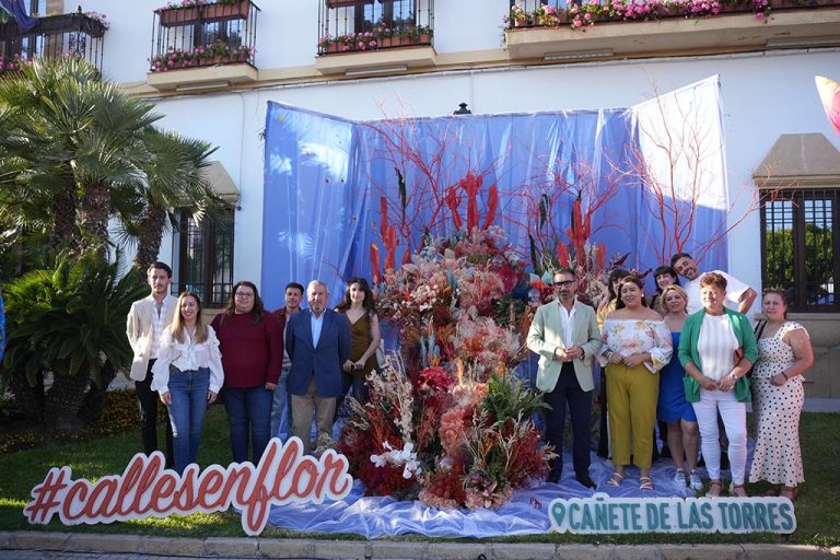 Disfruta de las imágenes de Cañete de las Torres ya sumergido en los fondos marinos con su Festival ‘Calles en Flor’