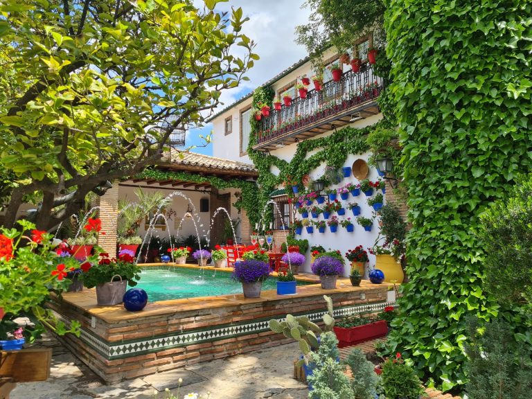 Un total de 74 espacios compiten en el Concurso de Patios, Rincones y Rejas de la Provincia de Córdoba 2025